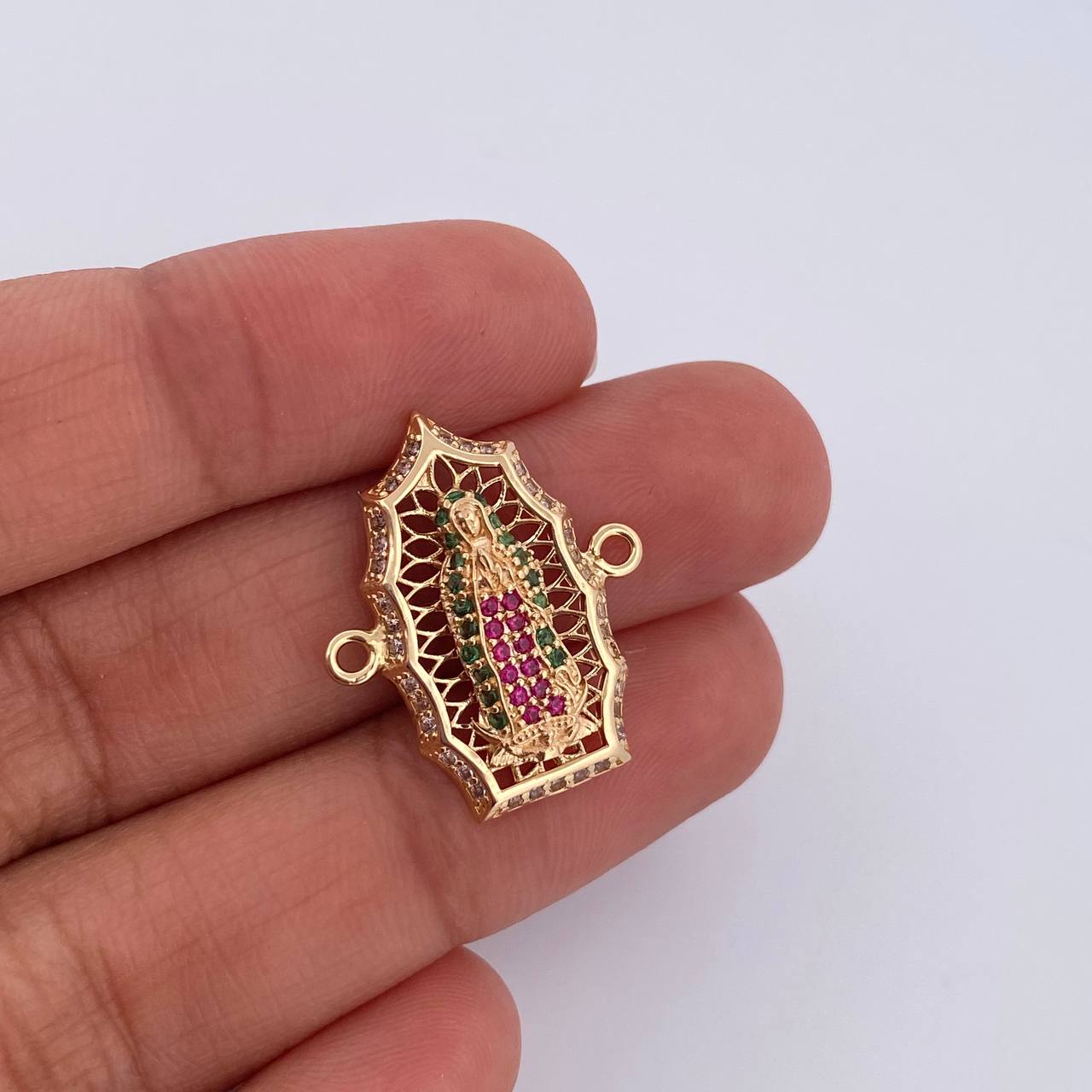 Herraje Virgen Guadalupe 2.85gr / 2.3cm / Circones Fucsias Verdes Blancos Oro Amarillo 18K &