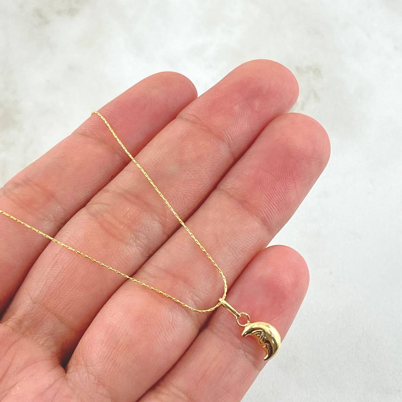 Set Cadena y Dije Aguja Trenzada + Luna 1.15gr / 17 3/4 in / Oro Amarillo 18K