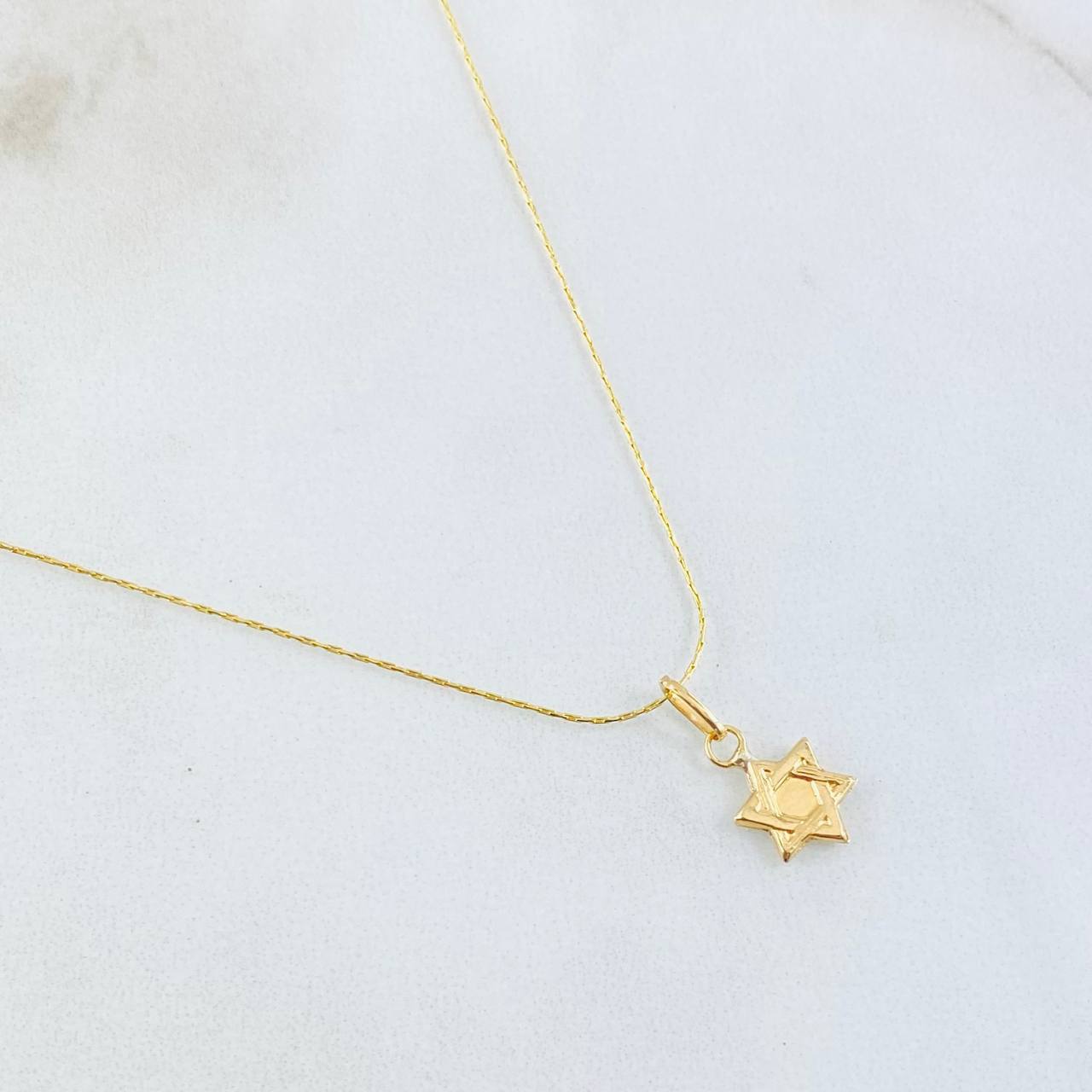 Set Cadena y Dije Aguja Trenzada + Estrella De David 1.2gr / 17 3/4 in / Oro Amarillo 18K ©