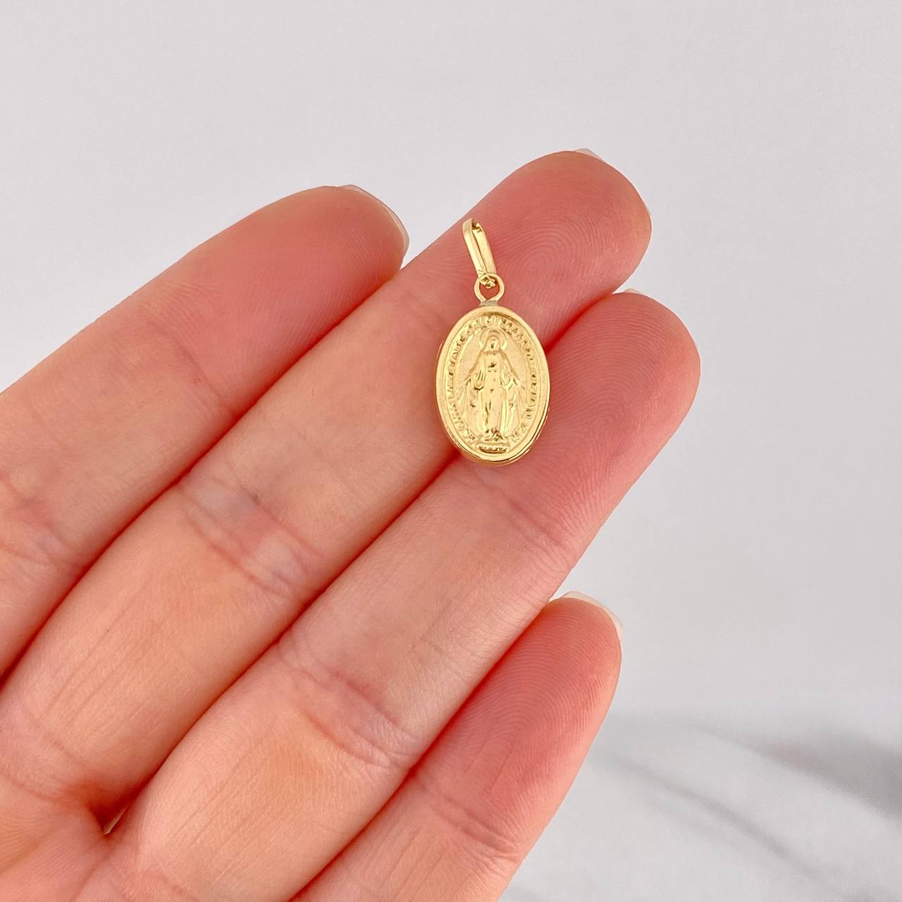 Pendant Miraculous Virgin 0.75g / 3/4 in 18K Yellow Gold