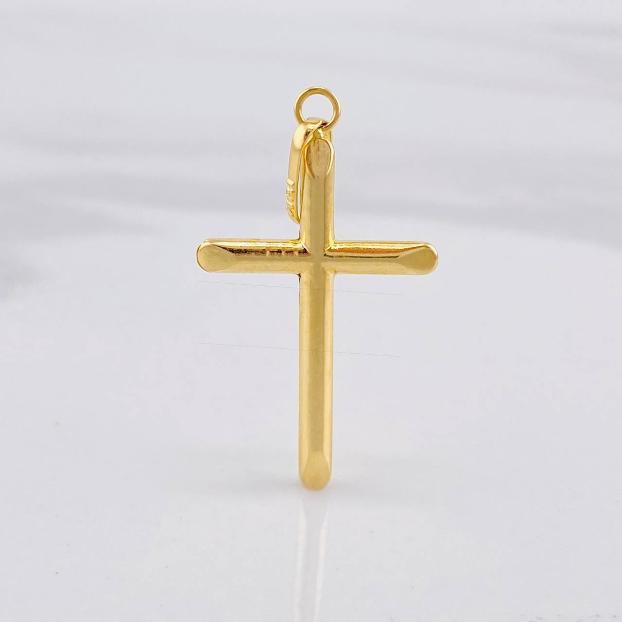 Dije Cruz Puntas Planas 0.8g / 1 1/4 in Oro Amarillo 18K