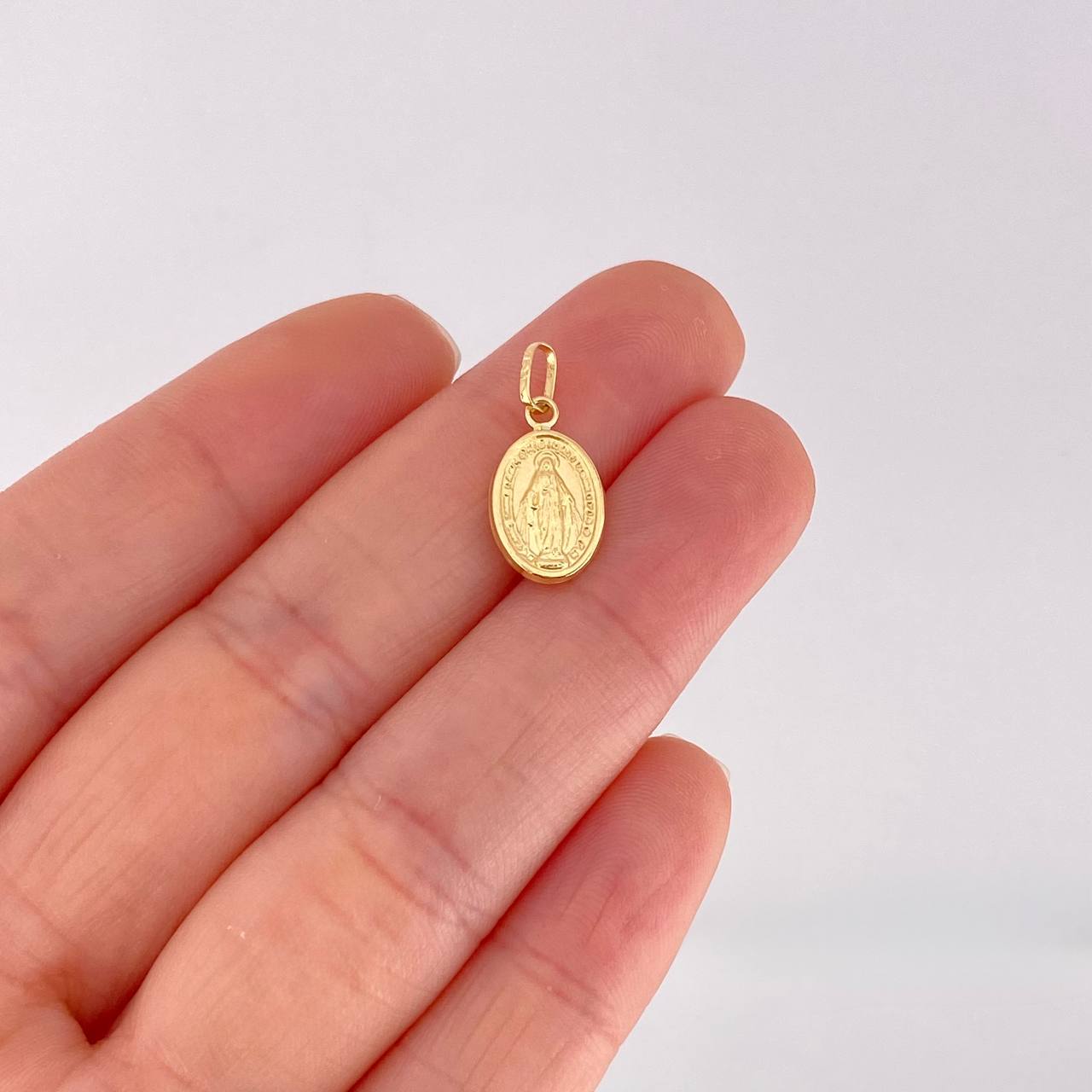 Pendant Miraculous Virgin 0.55g / 3/4 in 18K Yellow Gold