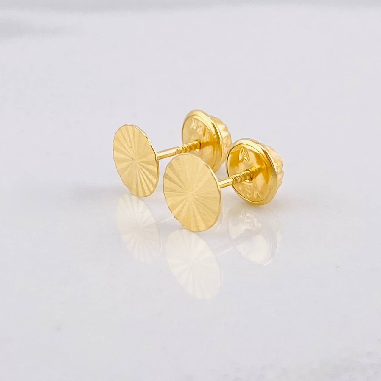 Flat Circle Diamond Cut Stud Earrings 0.55g / in / 6.25mm Yellow Gold 18K