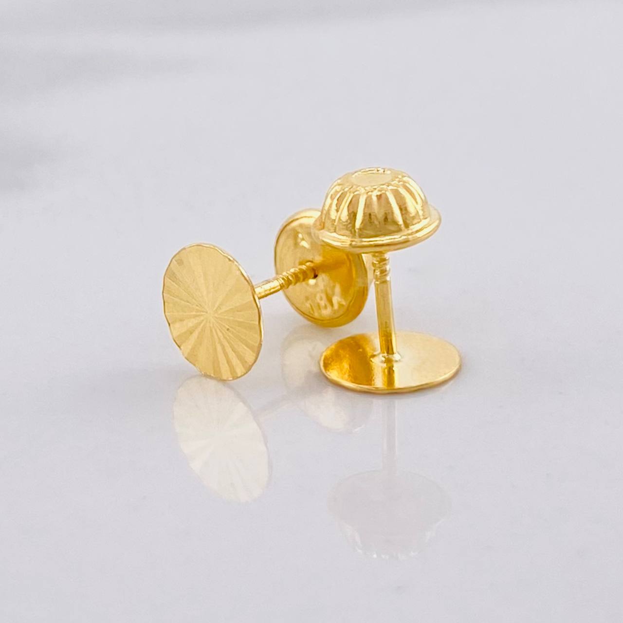 Flat Circle Diamond Cut Stud Earrings 0.55g / in / 6.25mm Yellow Gold 18K