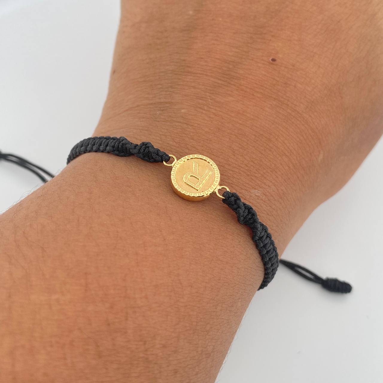 Black Bracelet Charm Letter R 0.55gr / Stamped 18K Yellow Gold &