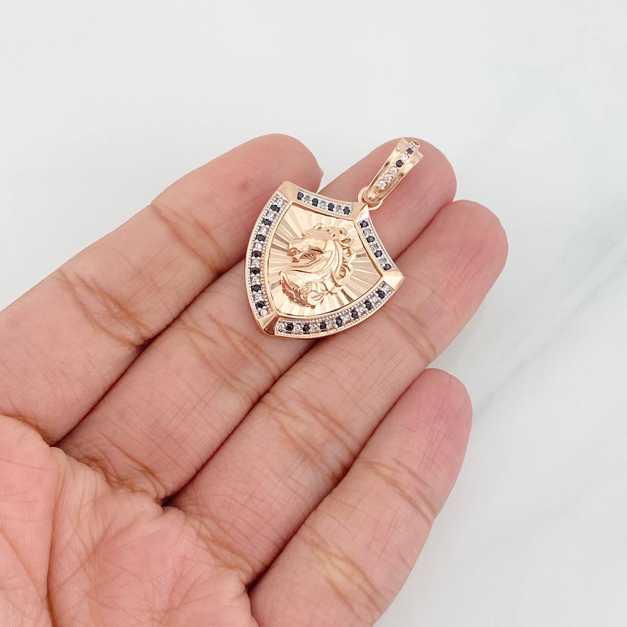 Dije Caballo 6.15g / 1 1/2 in Dos Oros Blanco Rosa 18K