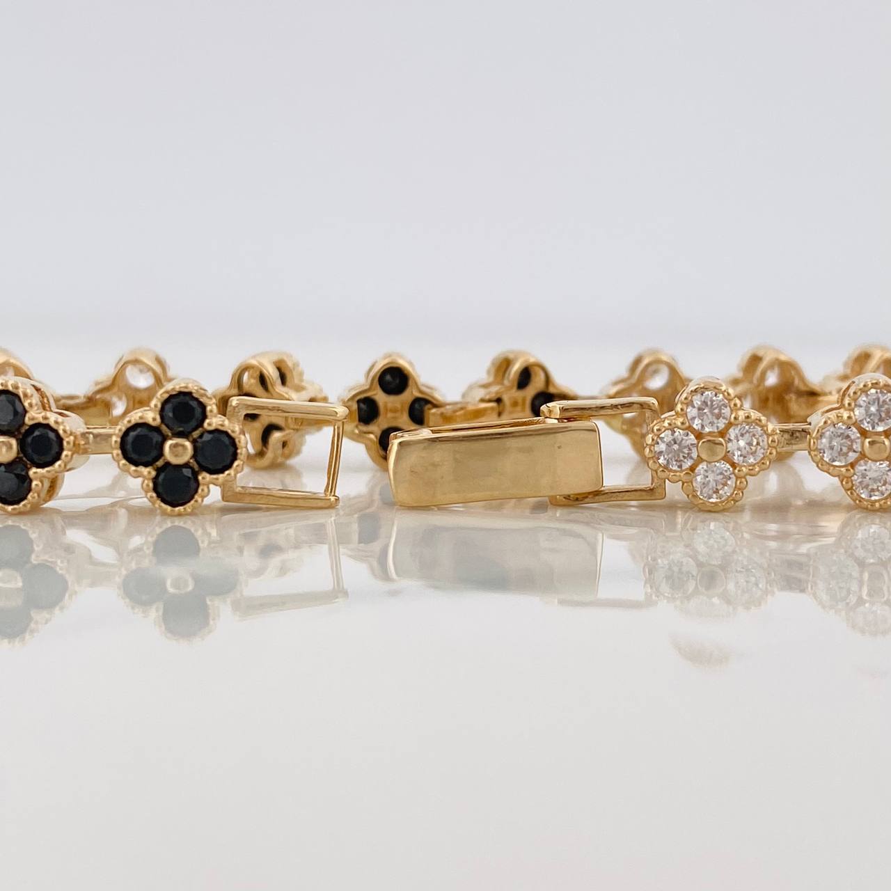 Pulso Flores 10.2g / 5 1/2 in / 6mm Oro Amarillo 18K
