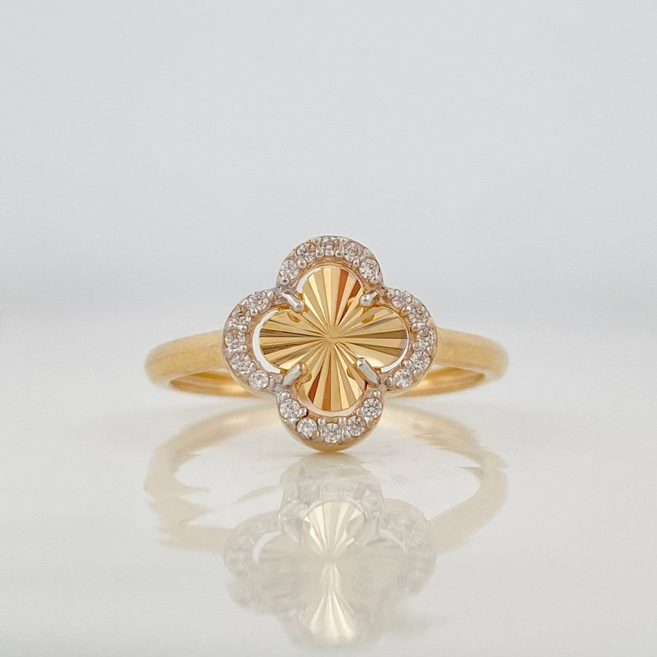 Clover Ring 2.15g / T71/4 Two-tone Yellow White Gold 18K