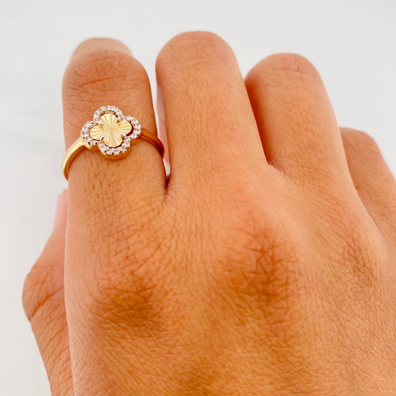 Clover Ring 2.15g / T71/4 Two-tone Yellow White Gold 18K