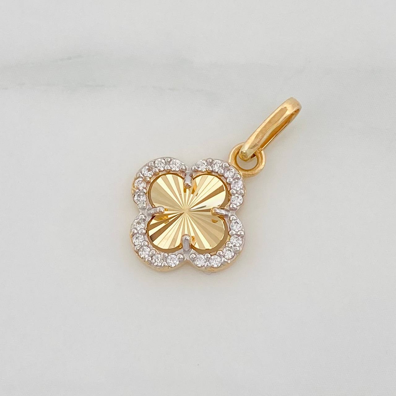 Dije Trebol 1g / 3/4 in Dos Oros Amarillo Blanco 18K