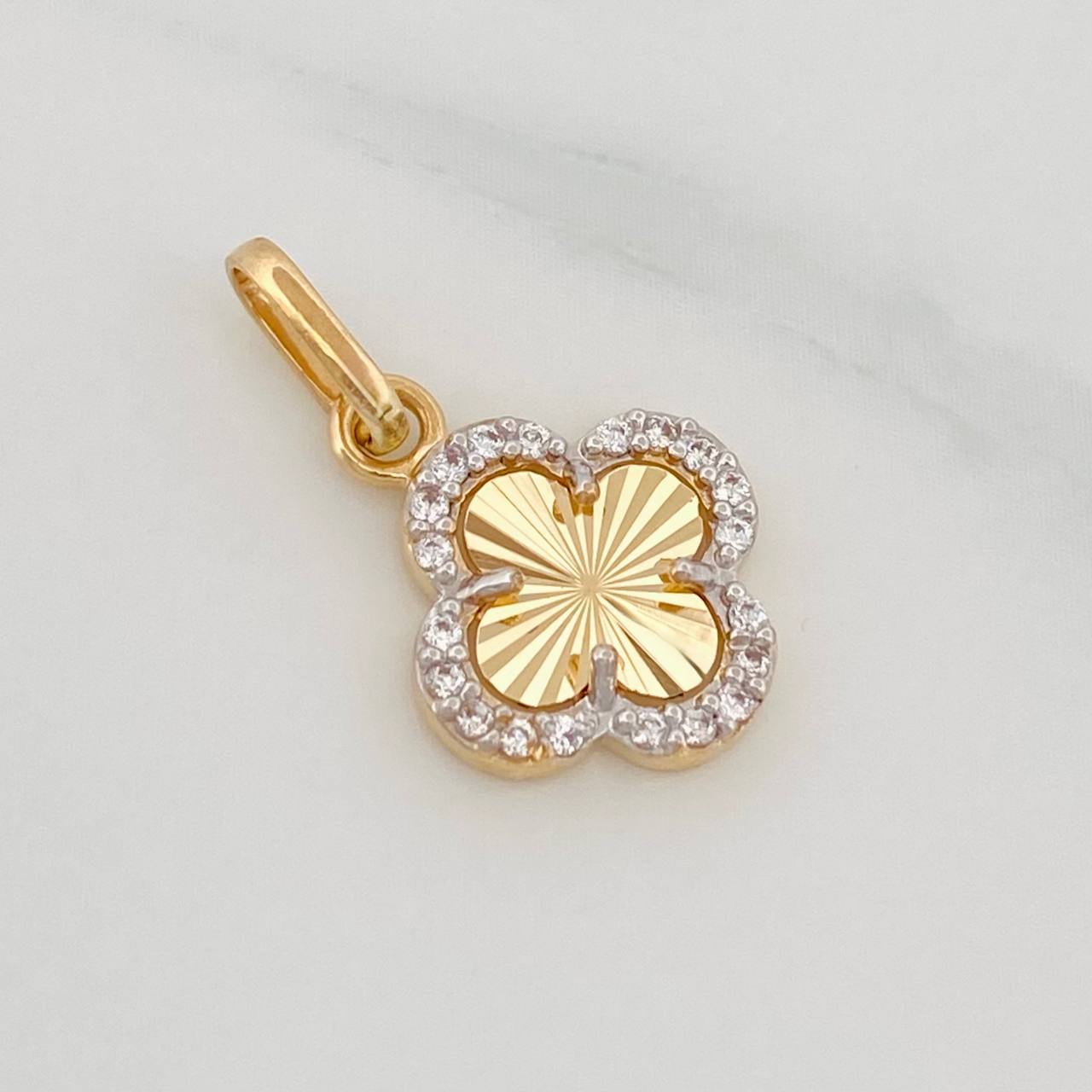Dije Trebol 1g / 3/4 in Dos Oros Amarillo Blanco 18K