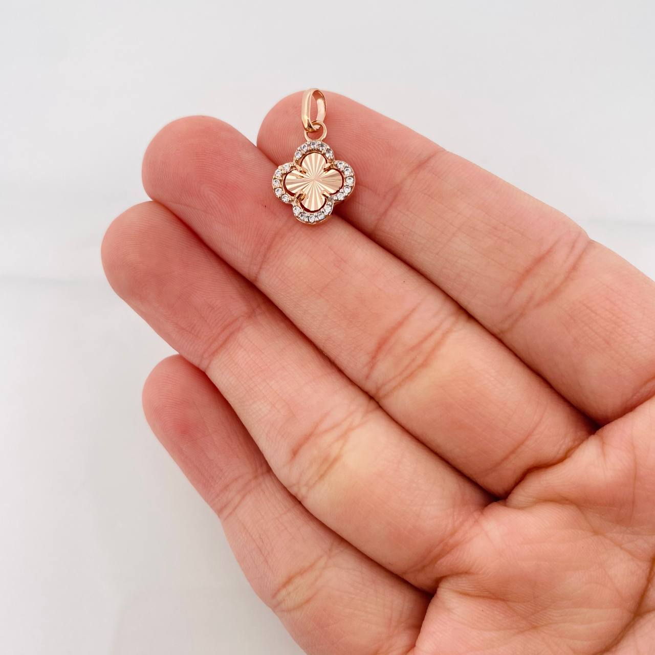 Dije Trebol 0.95g / 3/4 in Dos Oros Blanco Rosa 18K