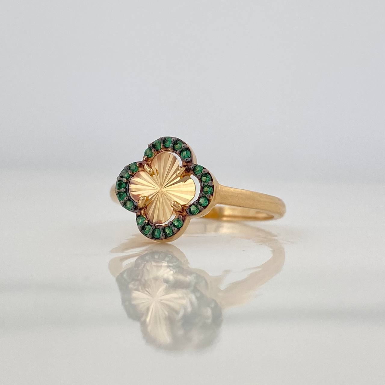Clover Ring 2.15g / T6 3/4 Two-tone Black Yellow Gold 18K