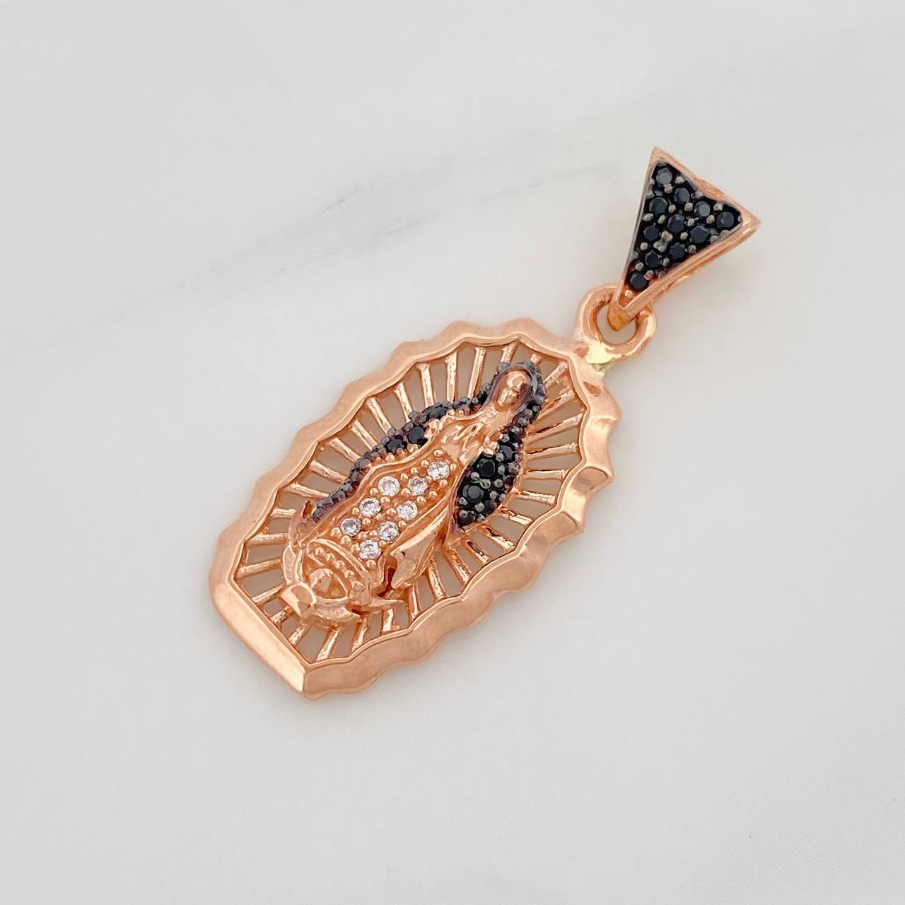 Dije Virgen de Guadalupe 2.95g / 1 1/4 in Dos Oros Negro Rosa 18K