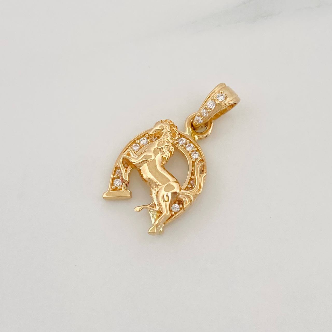 Horse Shoe Pendant 1.75g / 3/4 in Yellow Gold 18K