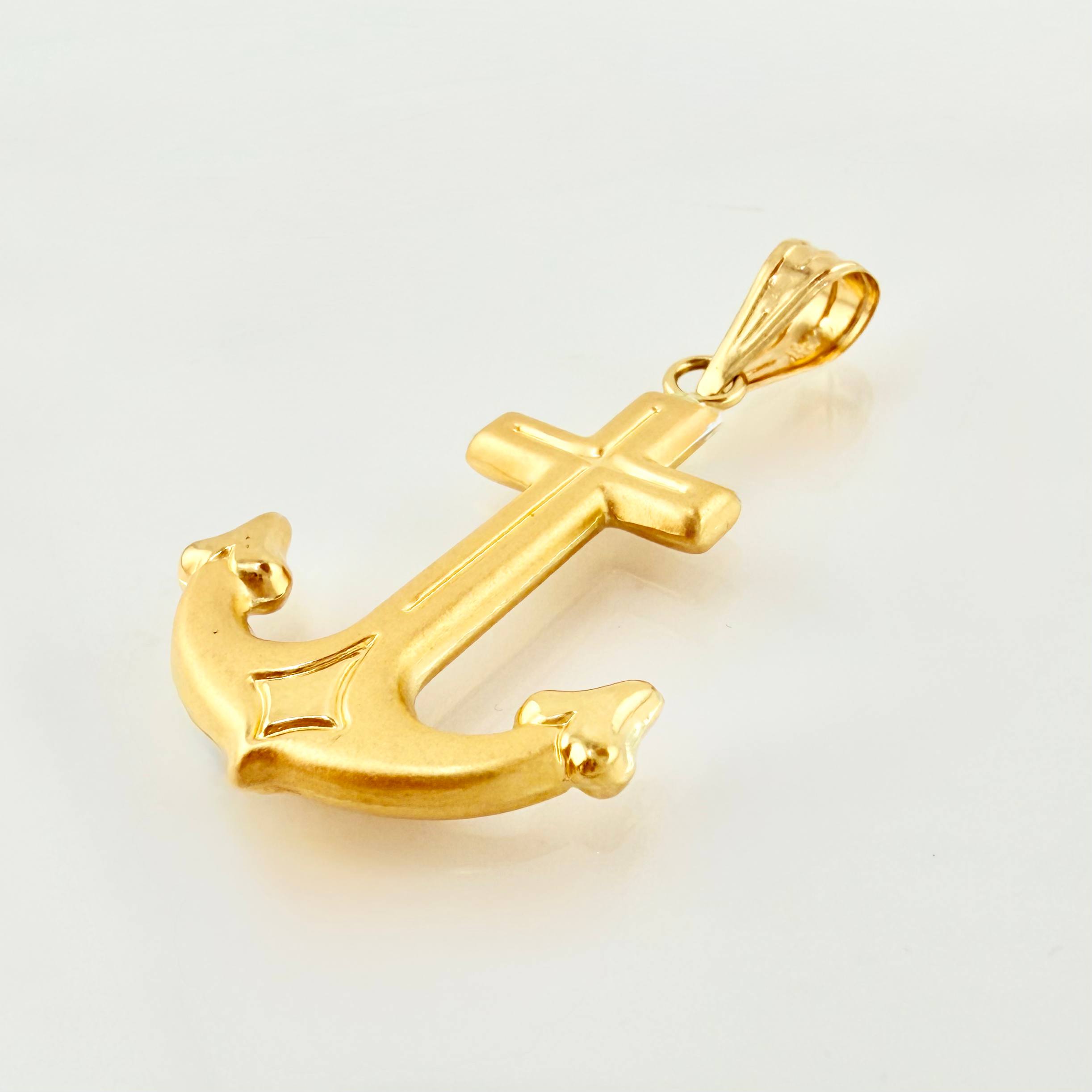 Dije Ancla 2.8gr / 1 1/2 in / Oro Amarillo 18K
