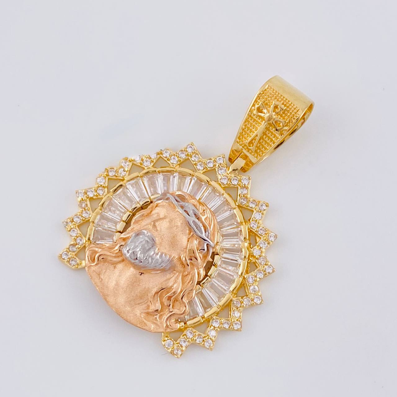 Dije Rostro De Cristo 7.65 g / 1 1/2 in Tres Oros 18K