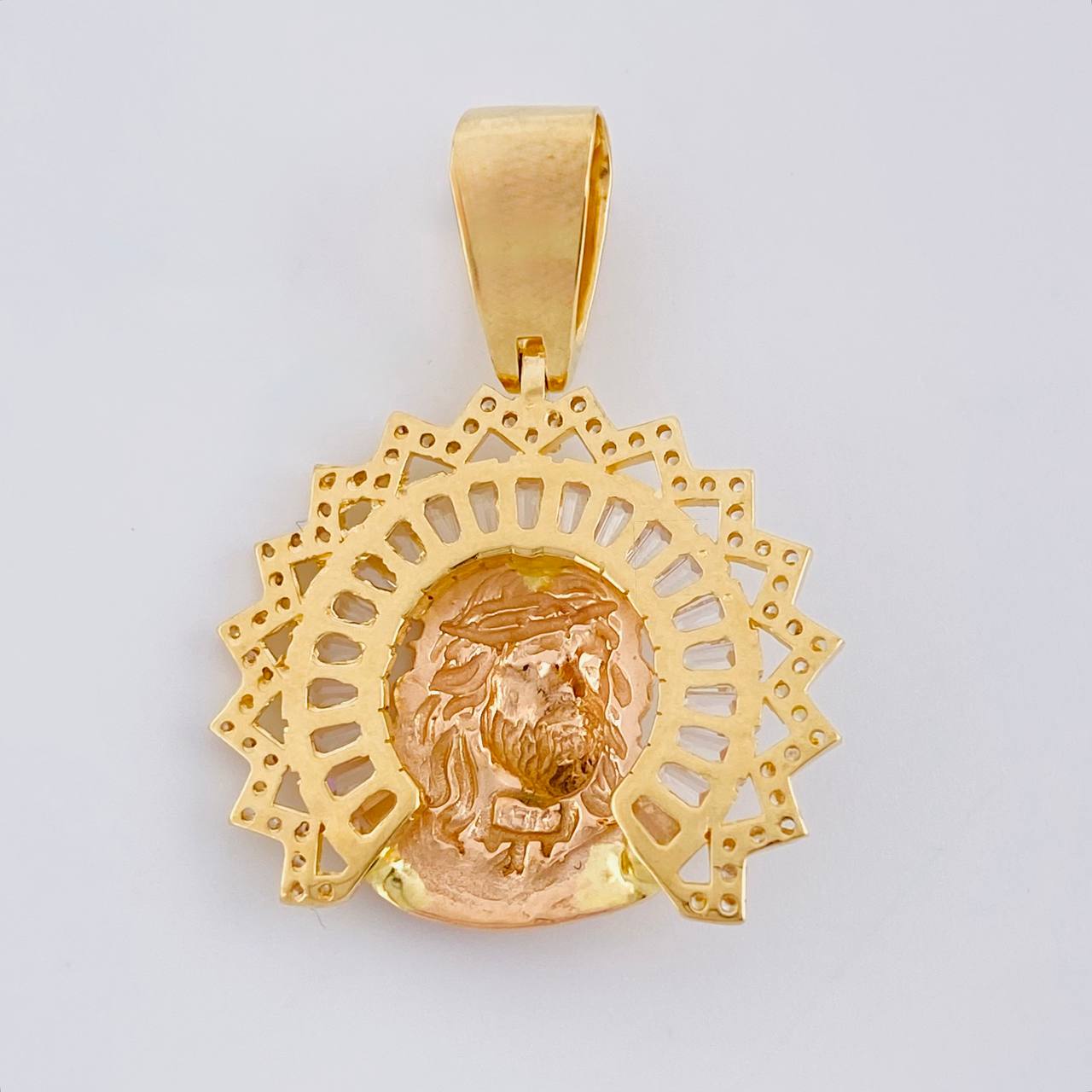Dije Rostro De Cristo 7.65 g / 1 1/2 in Tres Oros 18K