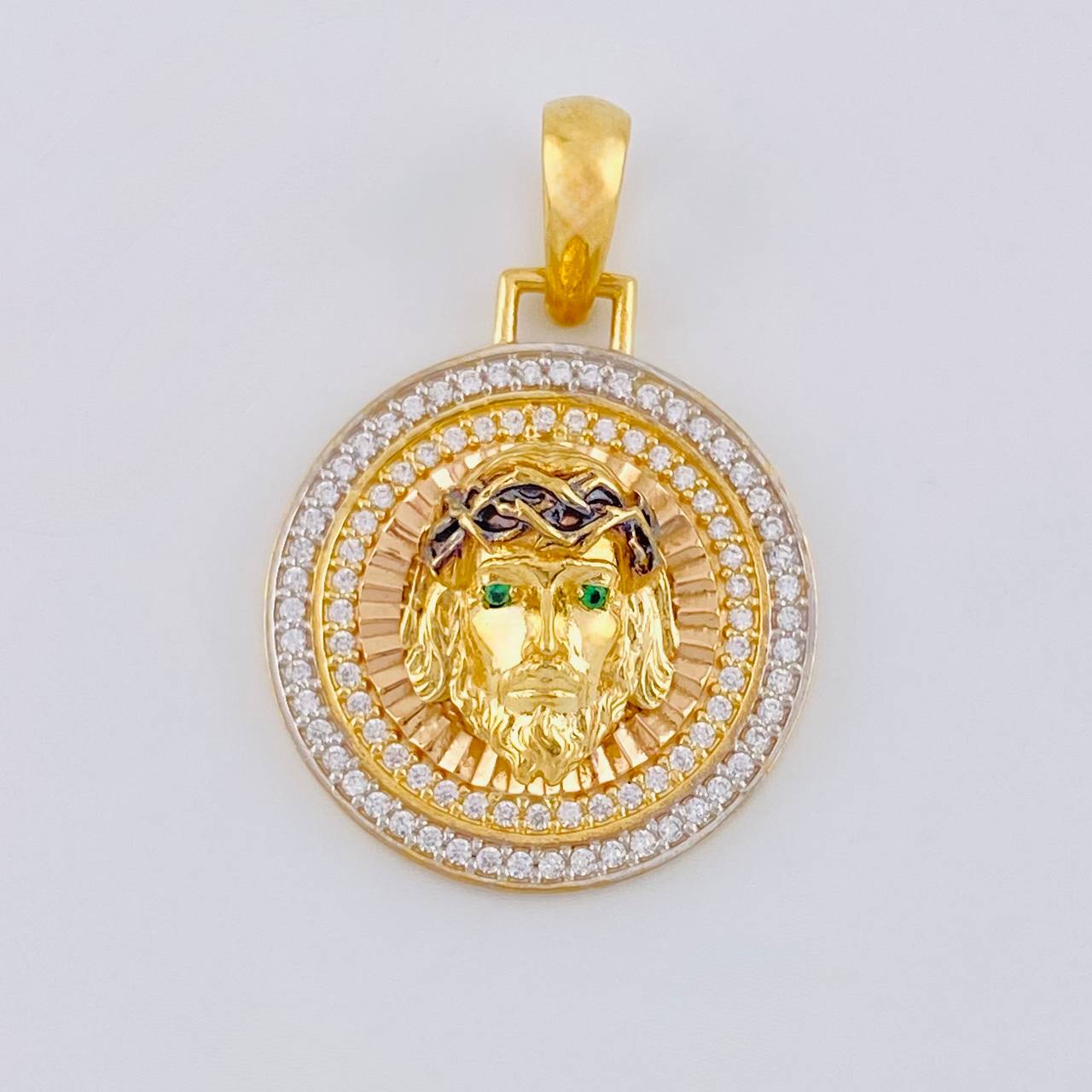 Dije Medalla Rostro Jesus 5.25 g / 1 1/4 in Tres Oros 18K