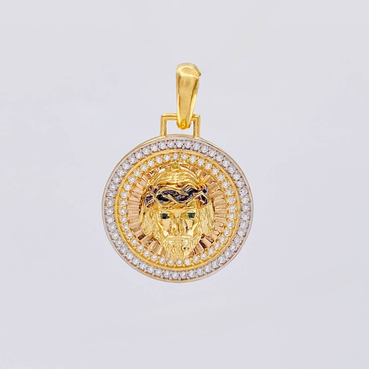 Dije Medalla Rostro Jesus 5.25 g / 1 1/4 in Tres Oros 18K