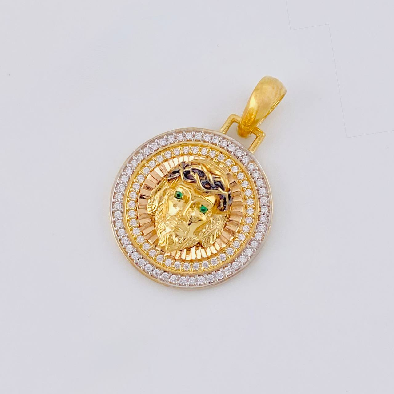Dije Medalla Rostro Jesus 5.25 g / 1 1/4 in Tres Oros 18K