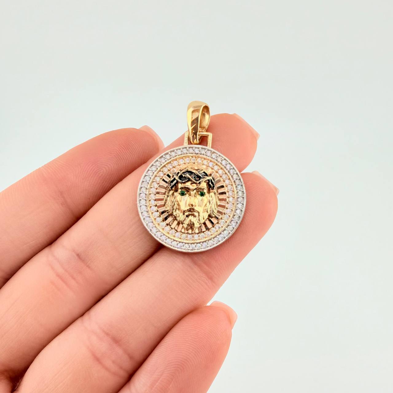Dije Medalla Rostro Jesus 5.25 g / 1 1/4 in Tres Oros 18K