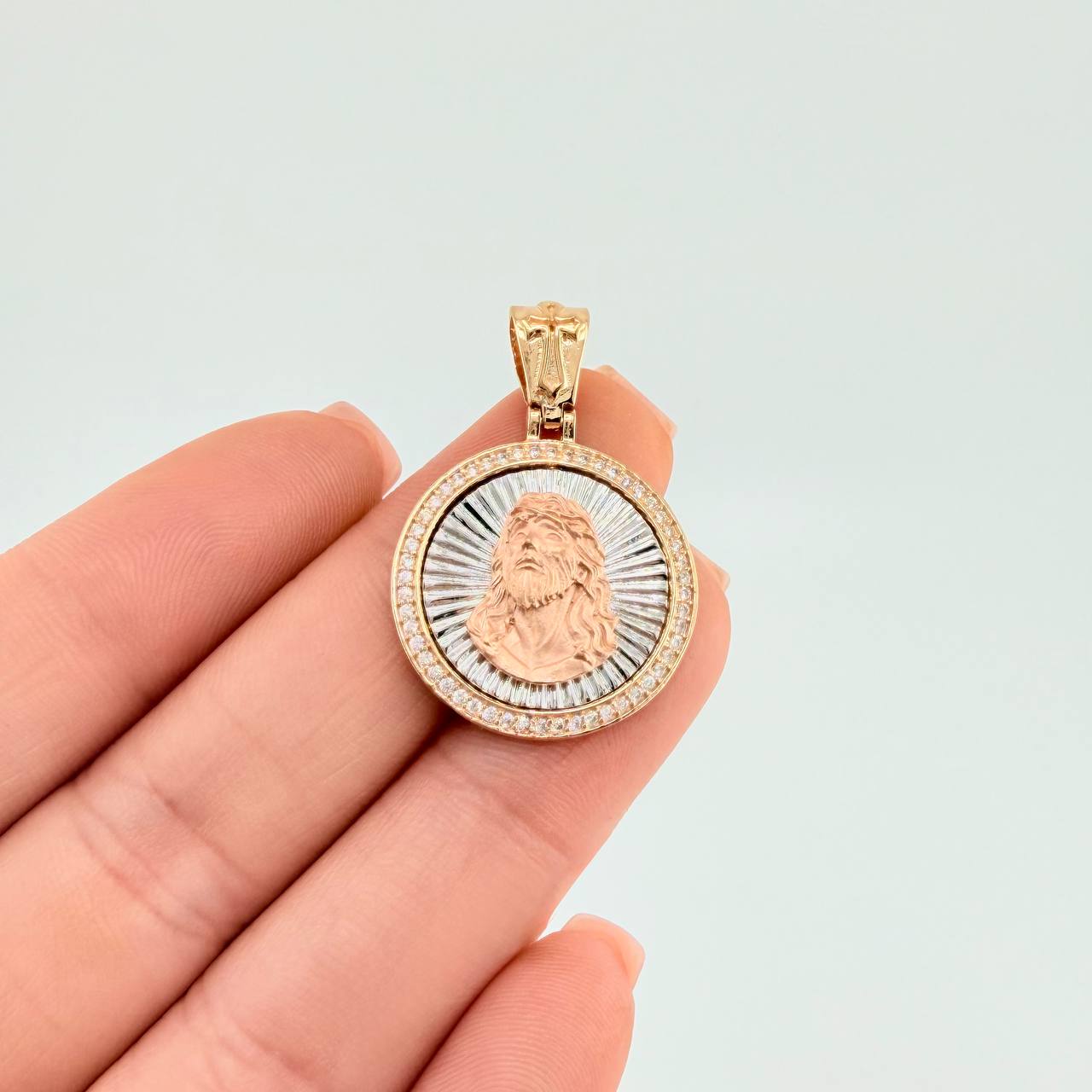 Dije Medalla Rostro Jesus 5.55 g / 1 1/4 in Tres Oros 18K