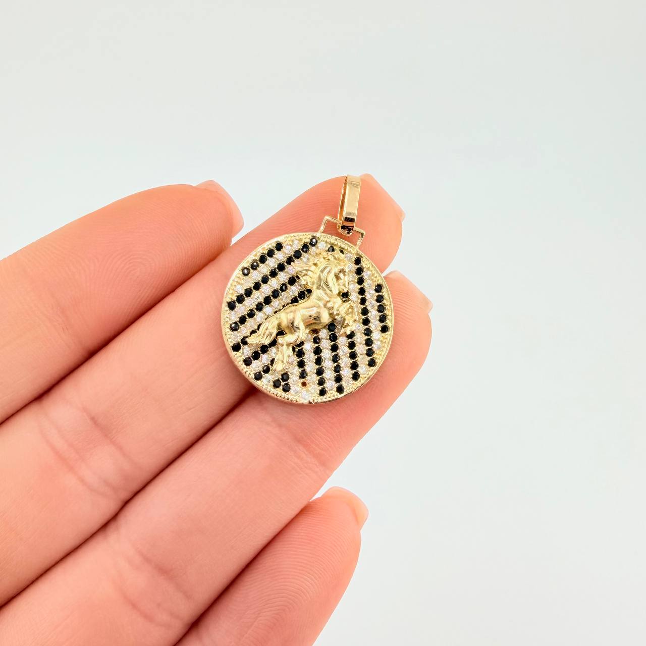 Pendant Medal Horse 3.75 g / 1 1/2 in Yellow Gold 18K