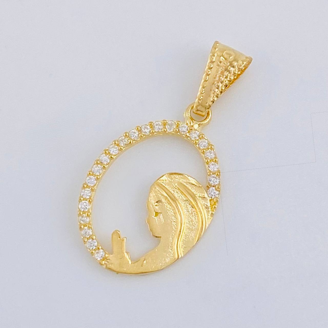 Pendant Circle Virgin Mary 1.05 g / 1 in Yellow Gold 18K