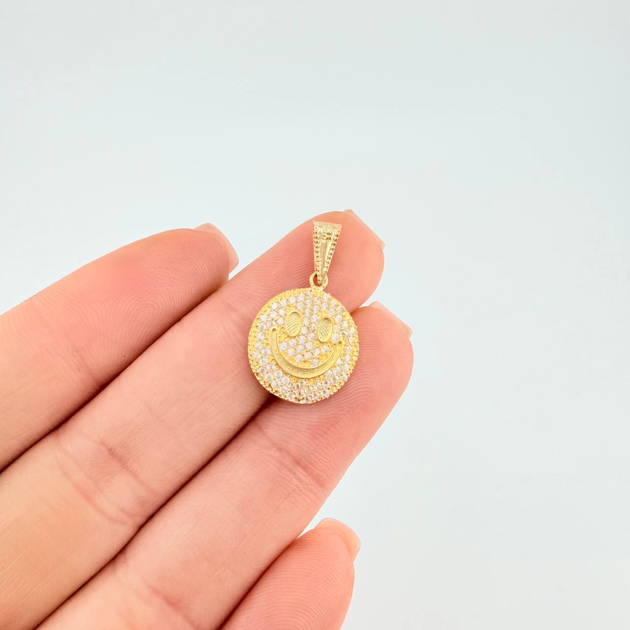 Happy Face Pendant Dense 1.75 g / 1 in 18K Yellow Gold