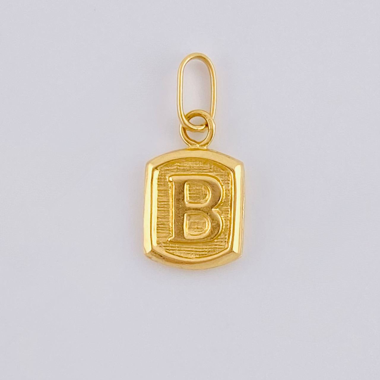 Dije Letra B 0.35 g / 1/2 in Oro Amarillo 18K