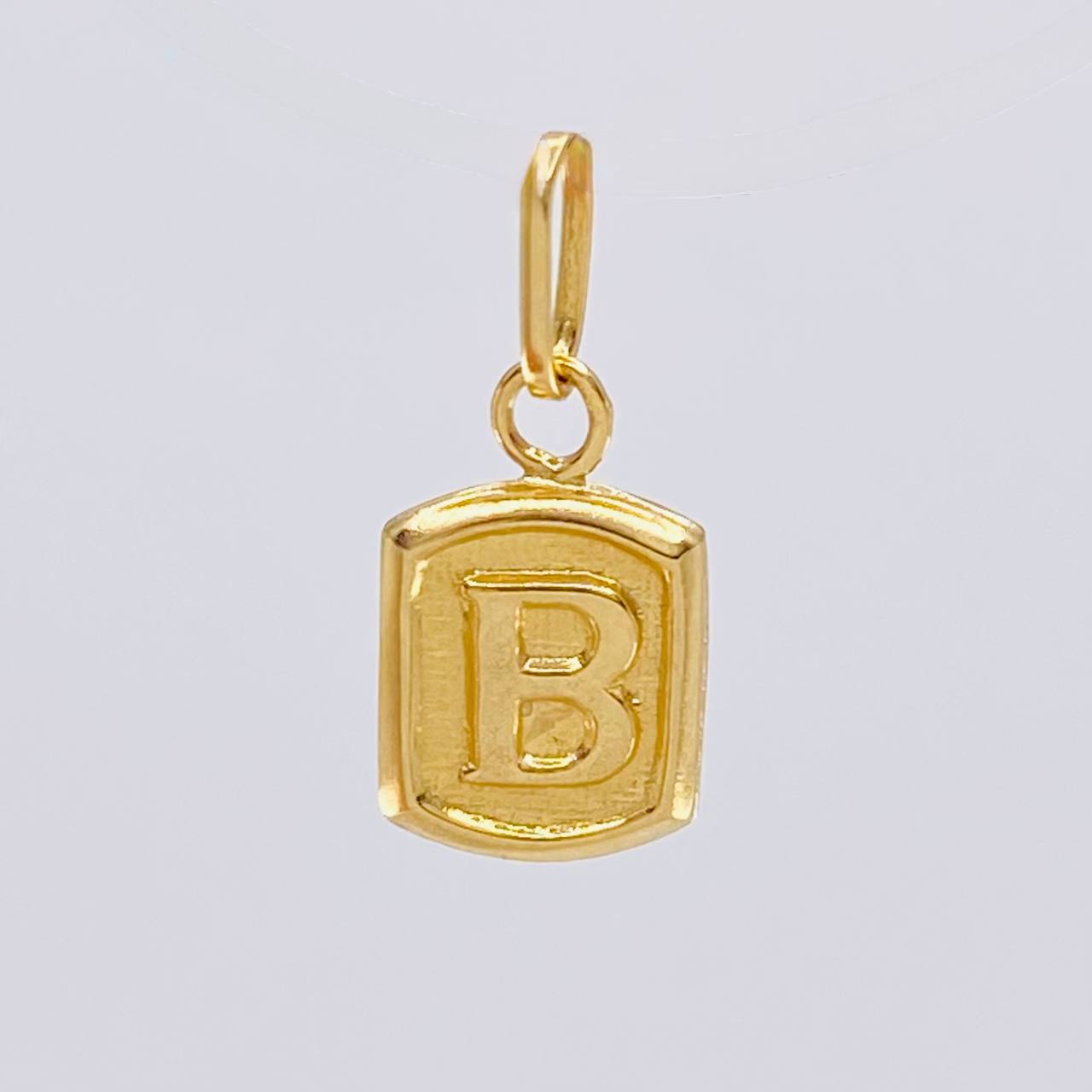 Dije Letra B 0.3 g / 1/2 in Oro Amarillo 18K