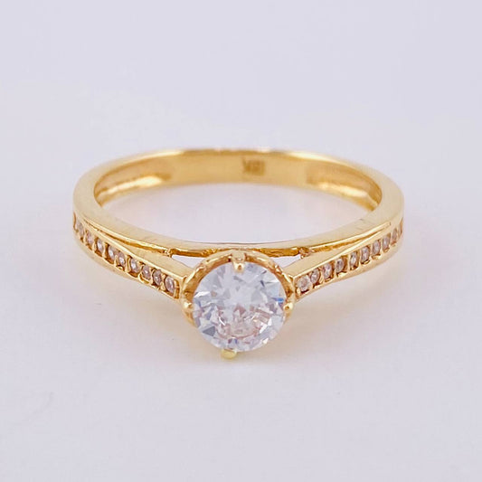 Anillo Solitario Corazones Puenteados 2.6 g / T7 Oro Amarillo 18K