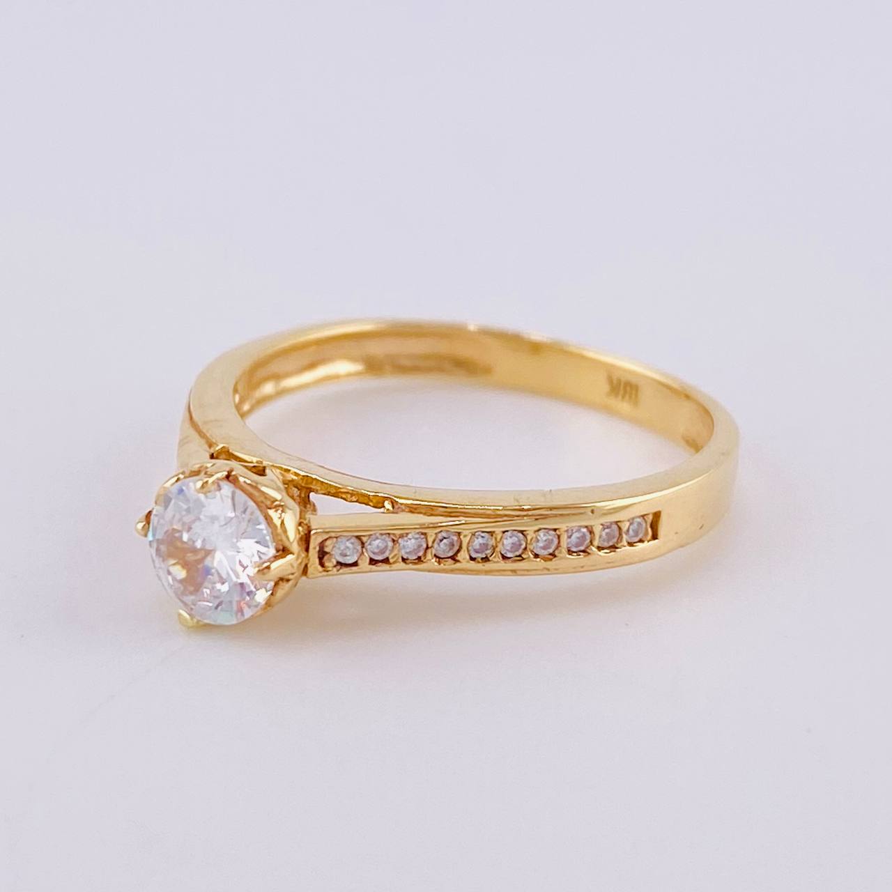 Solitaire Ring with Heart Bridges 2.6 g / T7 Yellow Gold 18K