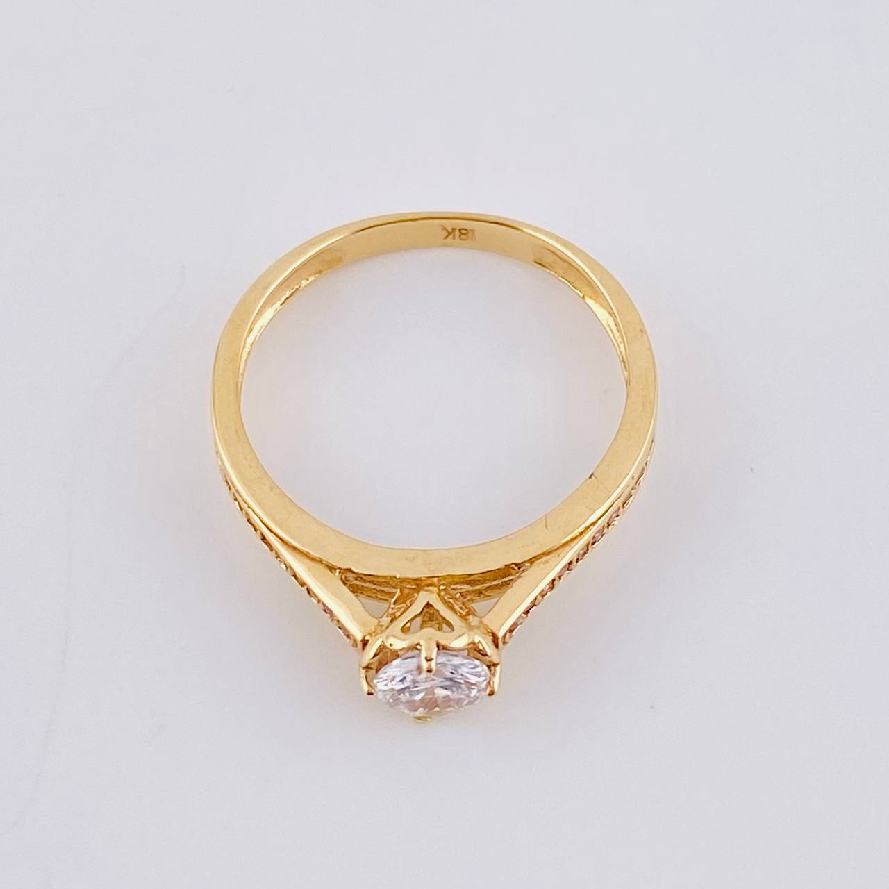 Solitaire Ring with Heart Bridges 2.6 g / T7 Yellow Gold 18K