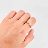 Solitaire Ring with Heart Bridges 2.6 g / T7 Yellow Gold 18K