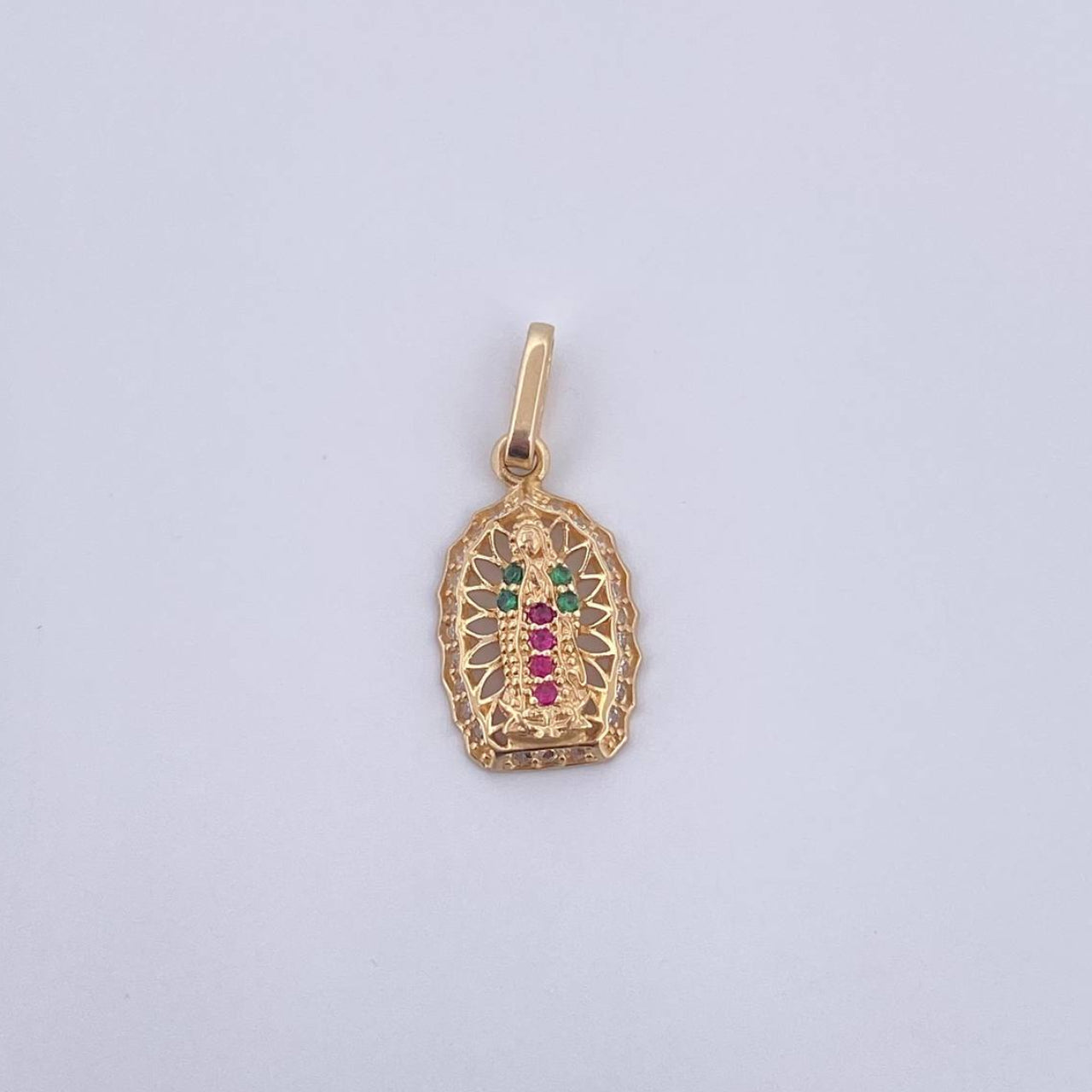 Dije Virgen Guadalupe 1.25gr / 2.3cm / Circones Fucsias Verdes Blancos Oro Amarillo 18K &
