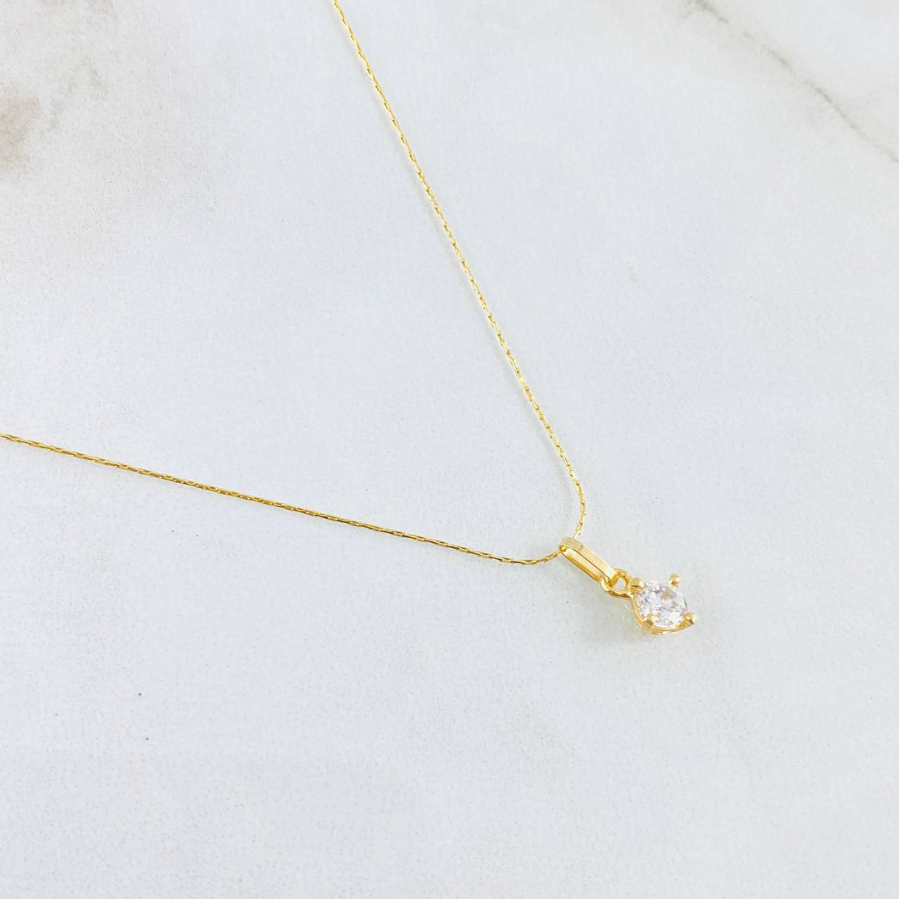 Set Cadena y Dije Aguja Trenzada + Piedra 1.3gr / 17 3/4 in / Oro Amarillo 18K *