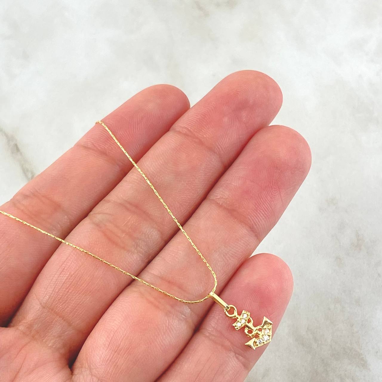 Set Cadena y Dije Aguja Trenzada + Ancla 1.35gr / 17 3/4 in / Oro Amarillo 18K