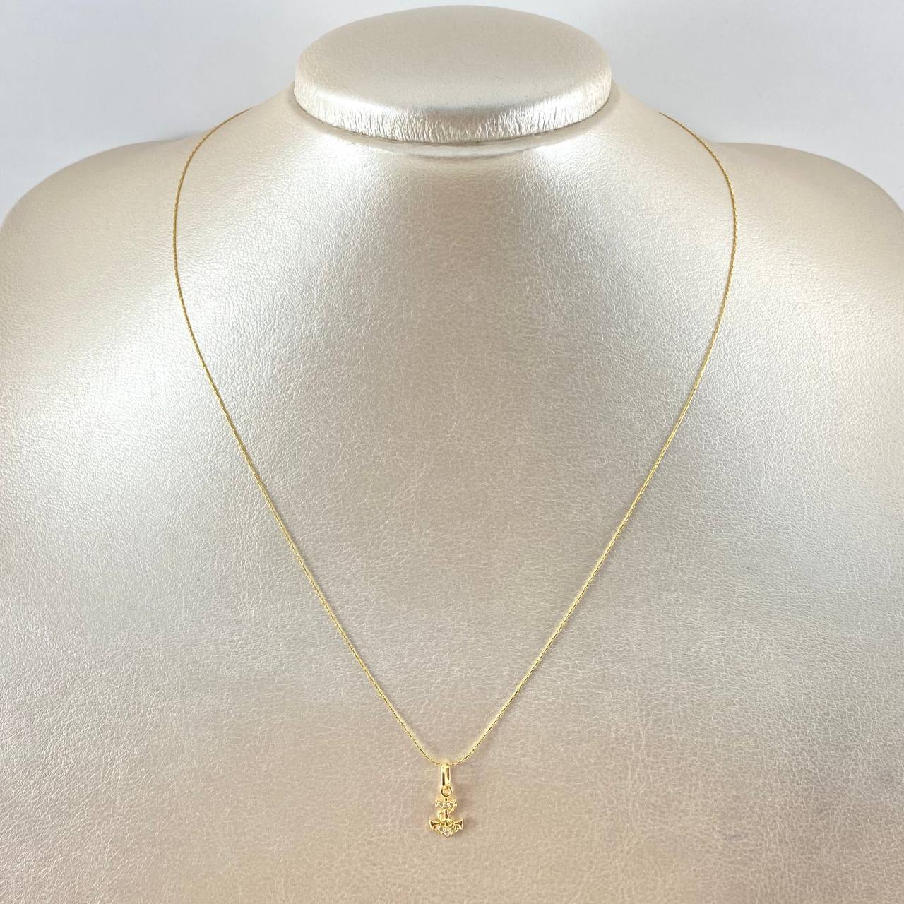 Set Cadena y Dije Aguja Trenzada + Ancla 1.35gr / 17 3/4 in / Oro Amarillo 18K