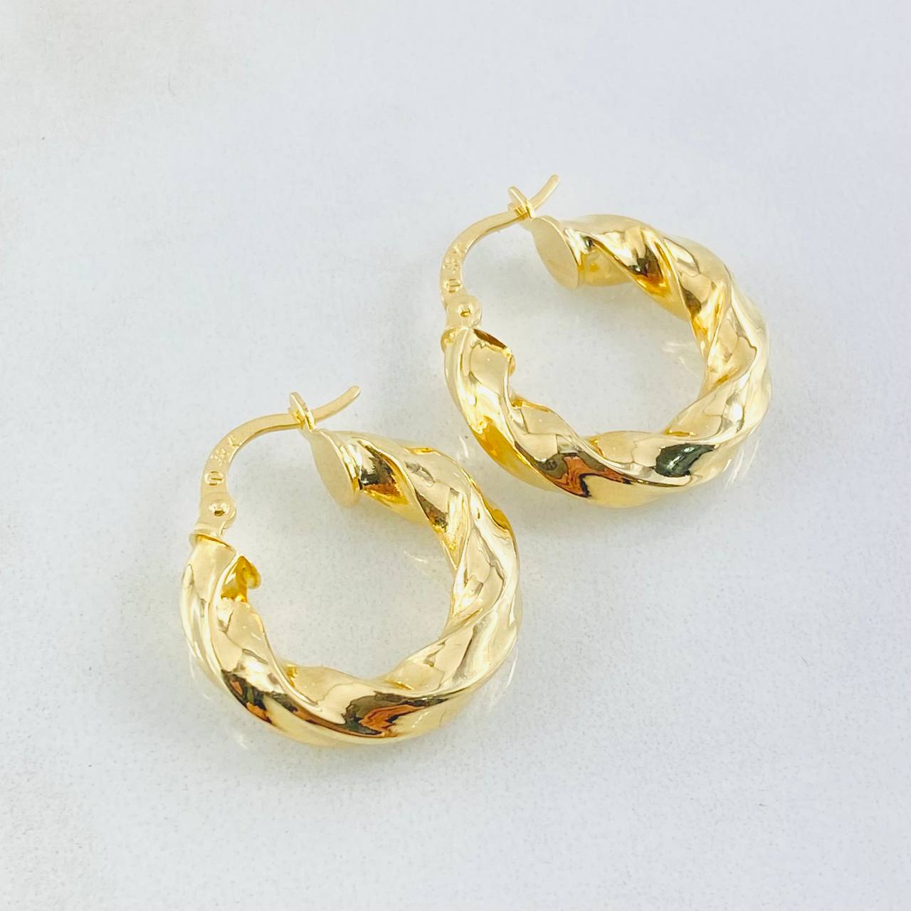 Hoop Earrings Deis 3.2gr / 1in / 18K Gold