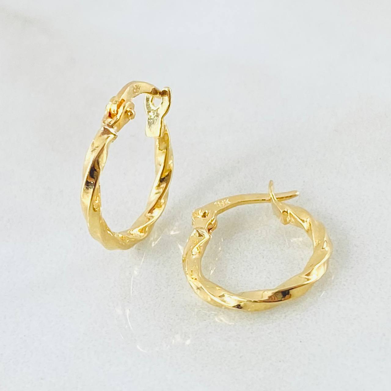 Candongas Kari 0.8gr / 1/2 in / Oro Amarillo 18K *