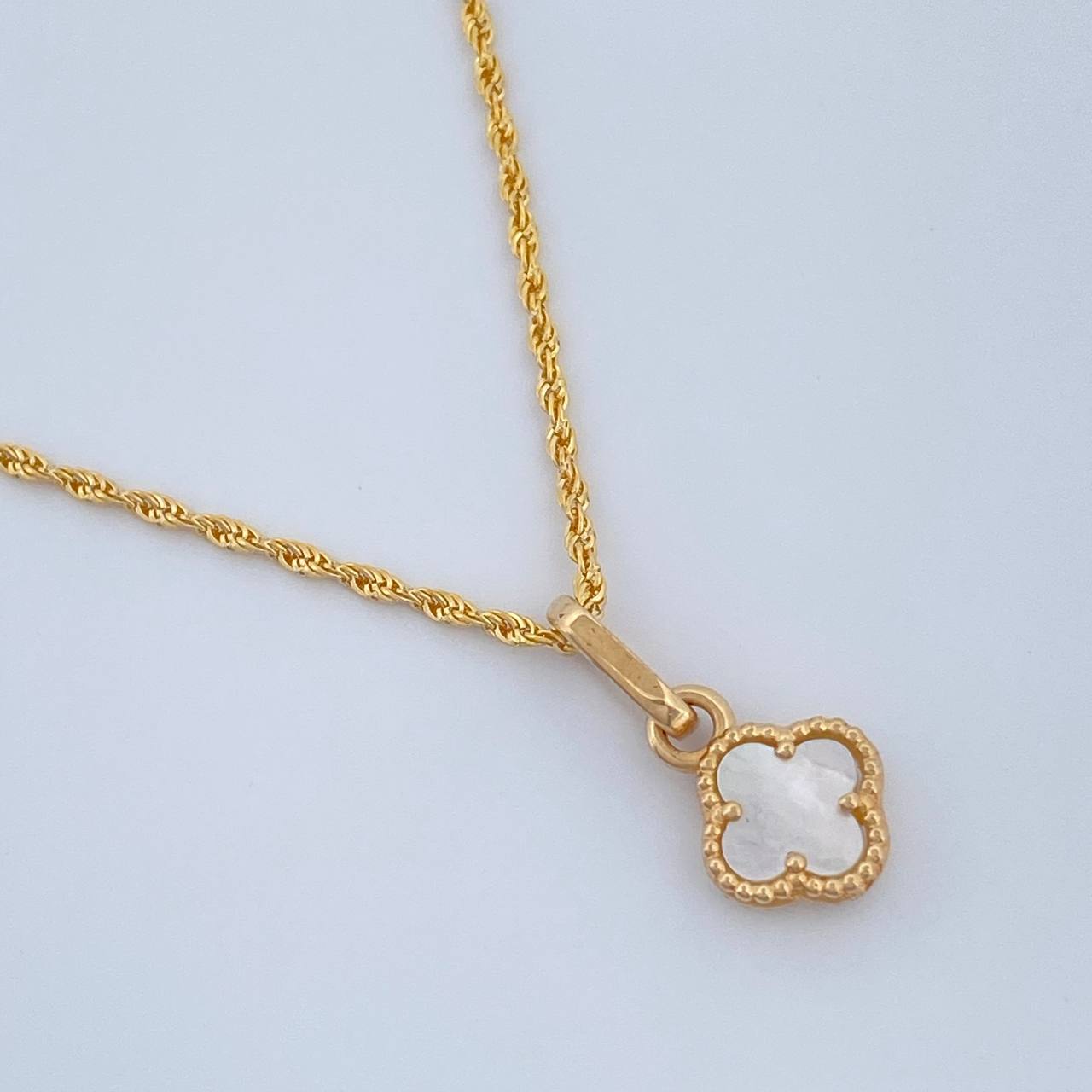 Set Cadena y Dije Lazo + Trebol 1.85gr / 19 3/4 in / Oro Amarillo 18K $