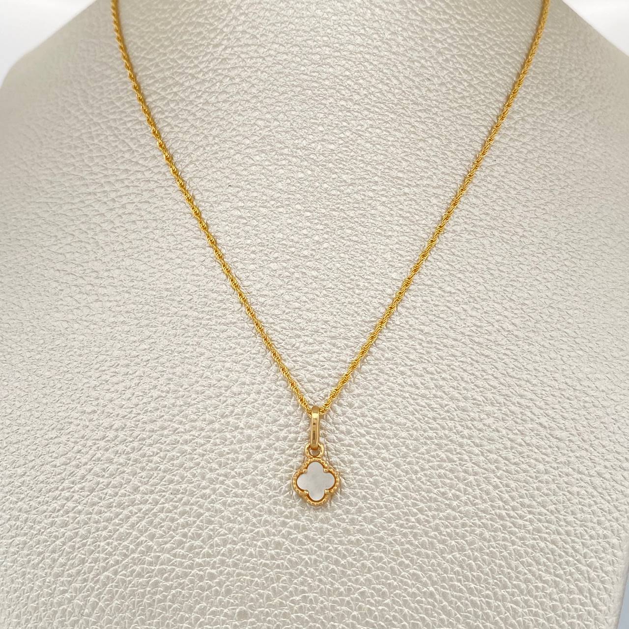 Set Cadena y Dije Lazo + Trebol 1.85gr / 19 3/4 in / Oro Amarillo 18K $