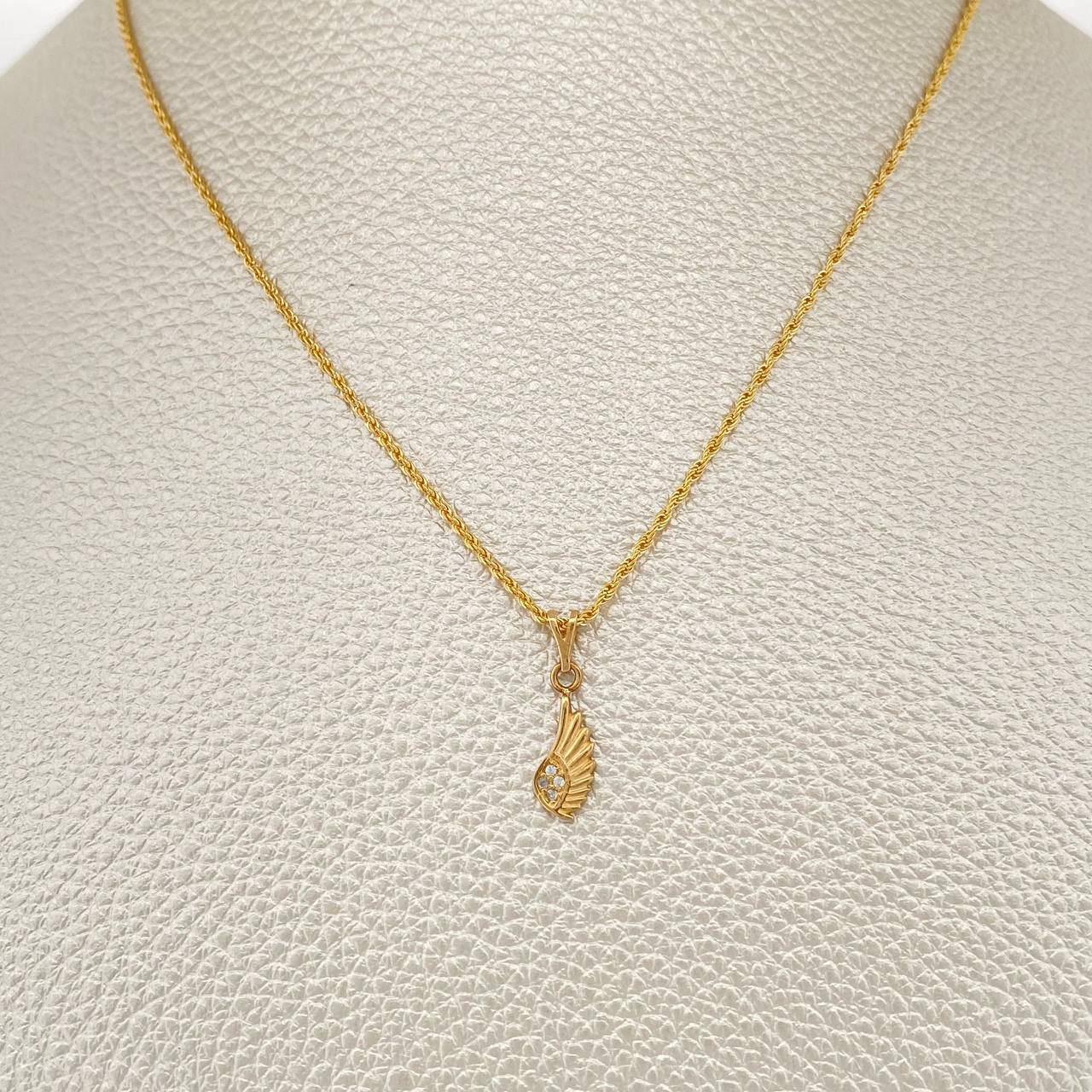 Set Cadena y Dije Lazo + Ala 1.35gr / 15 3/4 in / Oro Amarillo 18K $