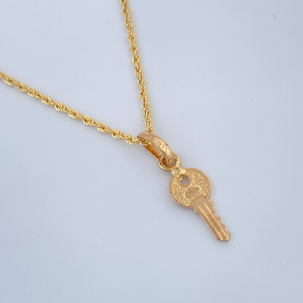 Set Cadena y Dije Lazo + Llave 1.4gr / 15 1/2 in / Oro Amarillo 18K $