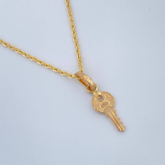 Set Cadena y Dije Lazo + Llave 1.4gr / 15 1/2 in / Oro Amarillo 18K $