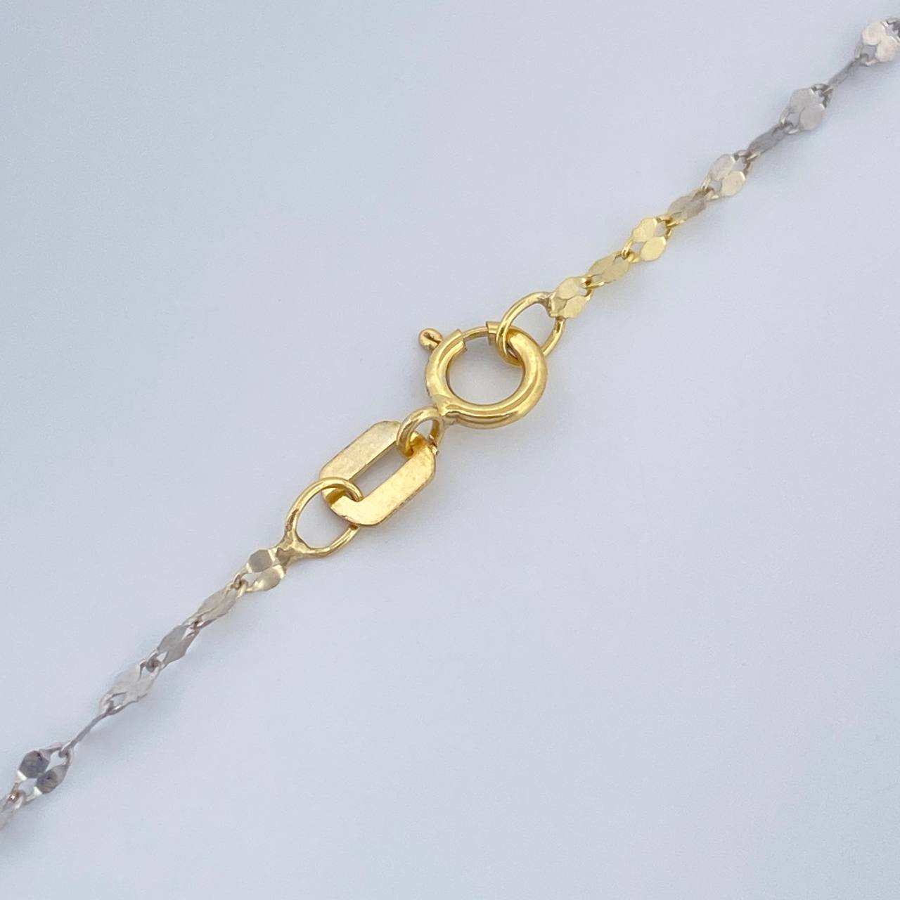Set Cadena y Dije Flor Espejo + Virgen Milagrosa 1.3gr / 19 3/4 in / Tres Oros 18K $