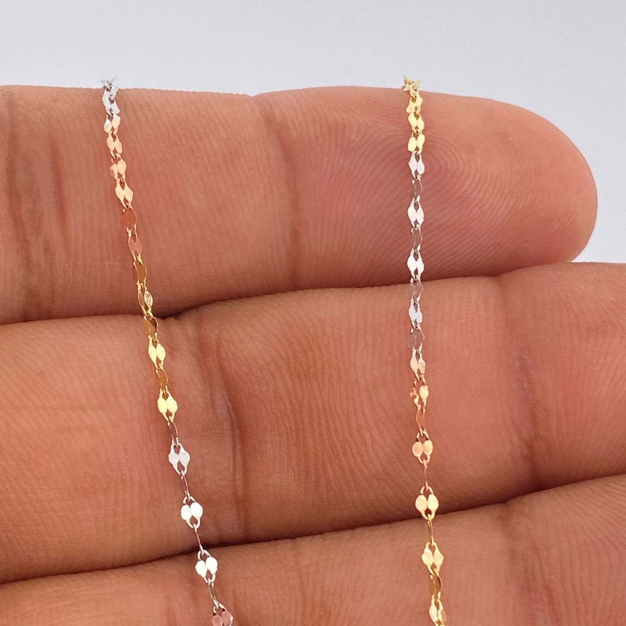 Set Cadena y Dije Flor Espejo + Virgen Milagrosa 1.35gr / 19 3/4 in / Tres Oros 18K $