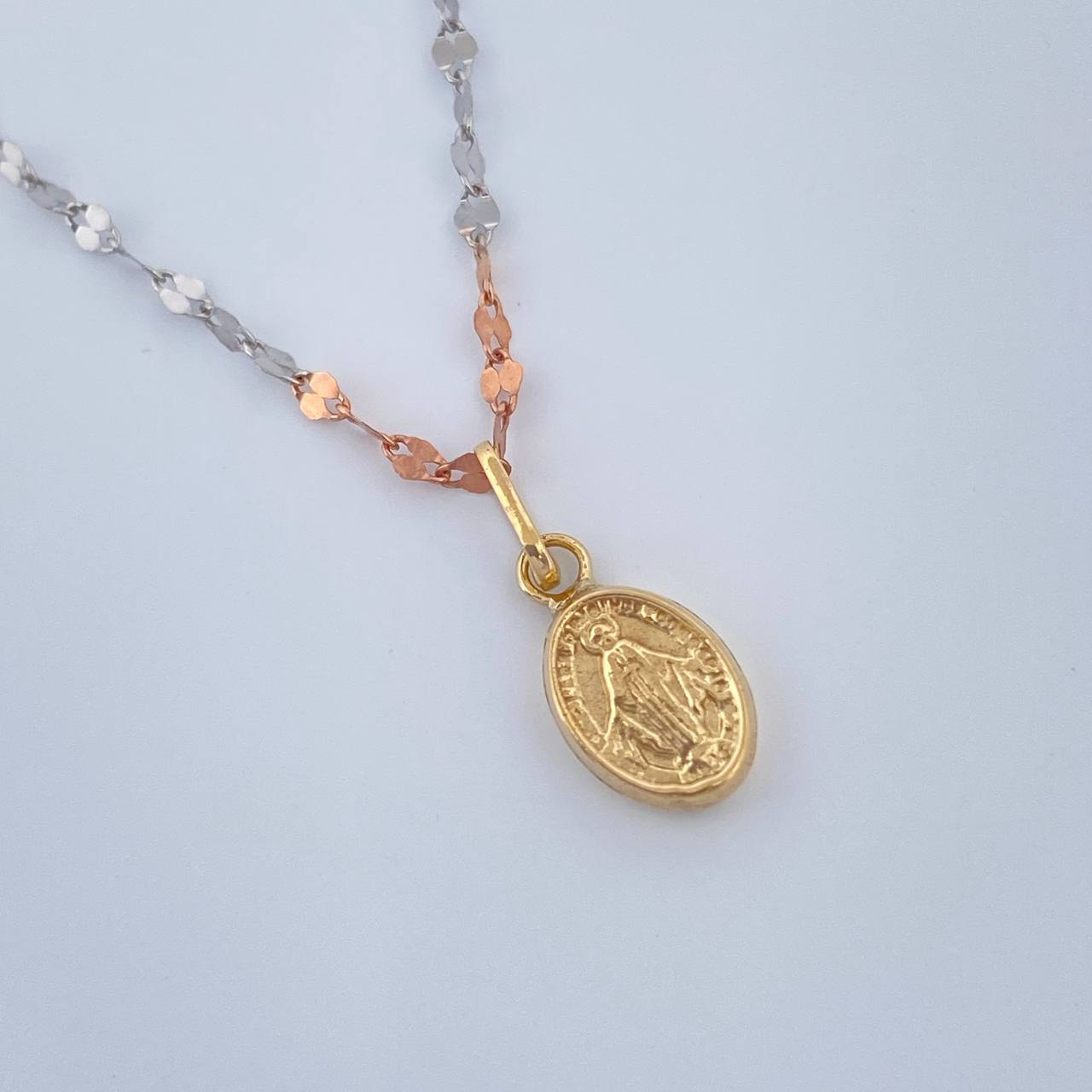 Set Cadena y Dije Flor Espejo + Virgen Milagrosa 1.3gr / 19 3/4 in / Tres Oros 18K $